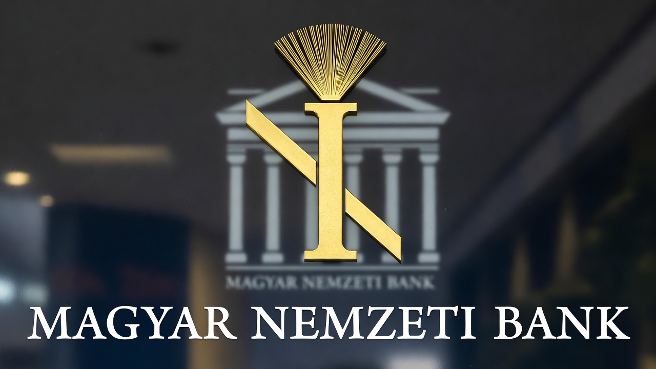 Az arany vécékefe, avagy hogyan lett a devizahitelesek kínja Matolcsy György márványfürdőszobája thumbnail