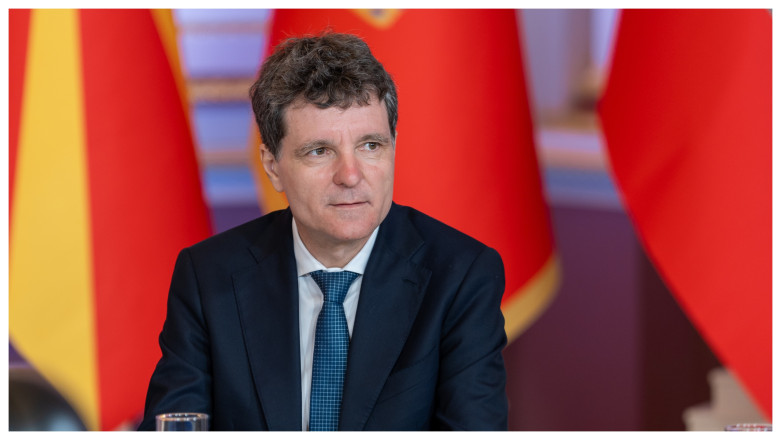 „Nem félek a felfüggesztéstől" – Nicușor Dan a vonatról üzent, miközben az ország kisiklott