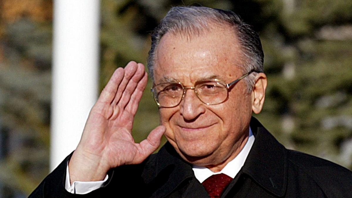 Meghalt Ion Iliescu - előkészíti a helyet Putyinnak thumbnail