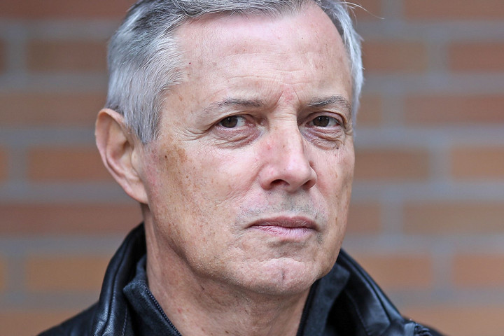 Szele Tamás: Ordítva hallgatni