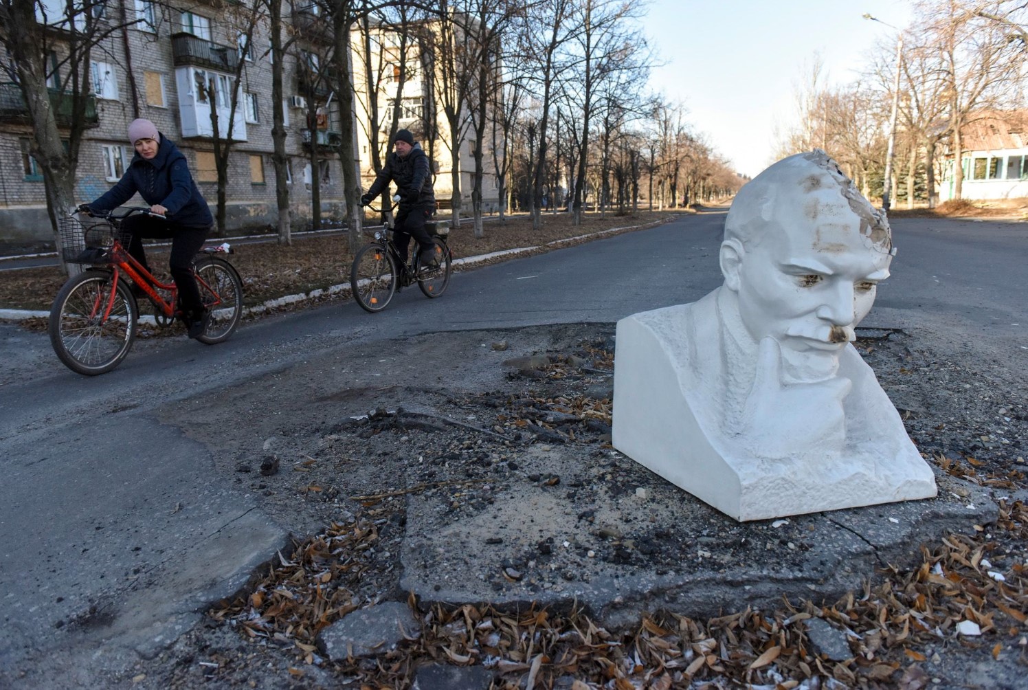 Szele Tamás: Vándorló frontvonalak