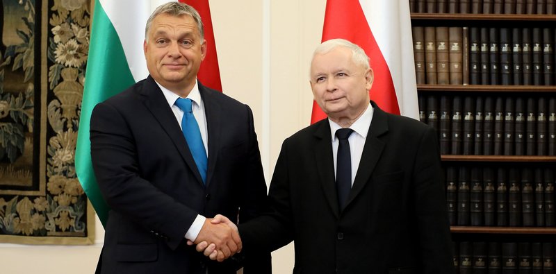A lengyel vízumbotrány rávilágított a PiS párhuzamos univerzumára